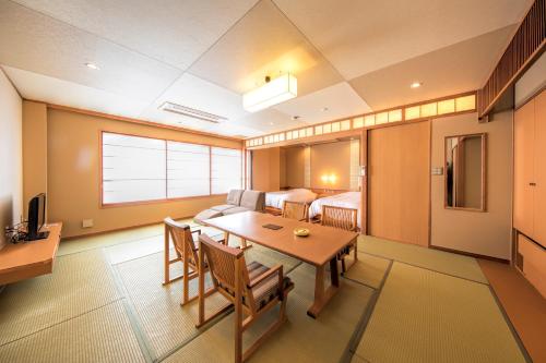 Deluxe Room with Tatami Area and Private Hot Spring Bath - Luxury Floor