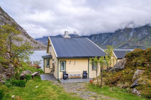 Sea-view house in Sund - image 14