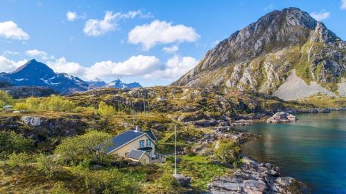 Sea-view house in Sund - image 13
