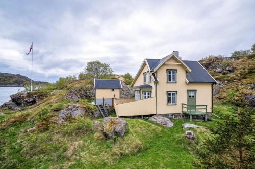 Sea-view house in Sund - image 11