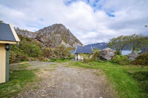 Sea-view house in Sund - image 12
