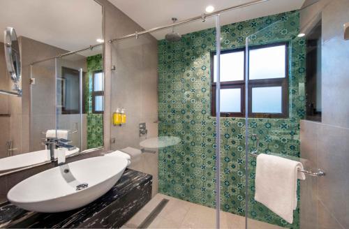 room detail thumbnail 2