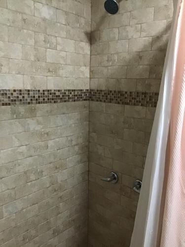 Beautiful Room near JFK and close to LaGuardia Airports in Laurelton, USA