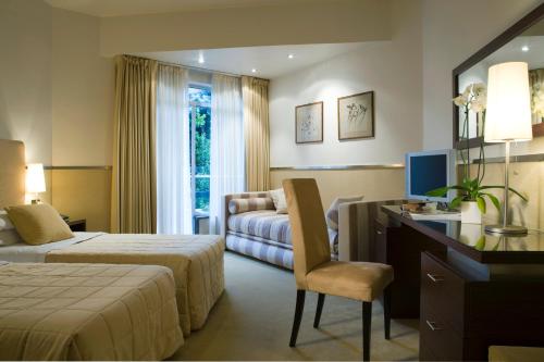 2 twin beds