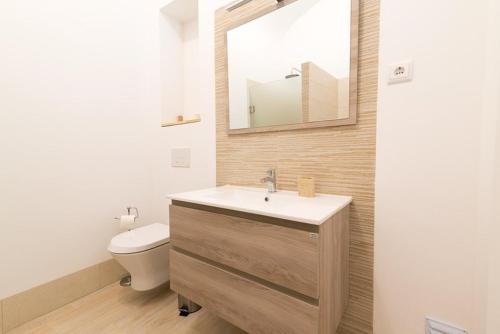 Cozy typical restored 2bedroom house single storey 5 min from the Fuseta Beach - image 4