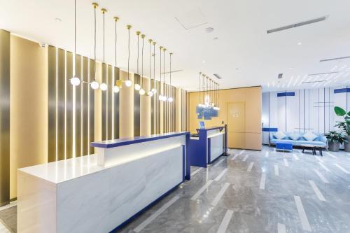 Front desk [24-hour]