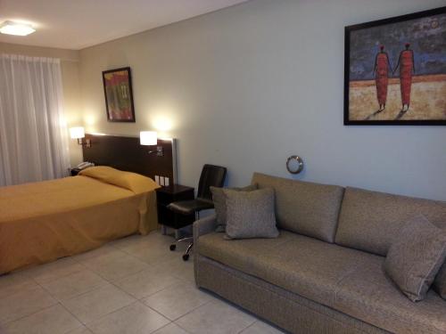 Superior Triple Room image 8