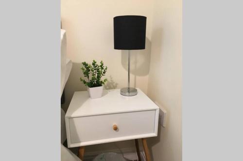 Silver Stag, High-end, Modern 3 double bedroom with parking