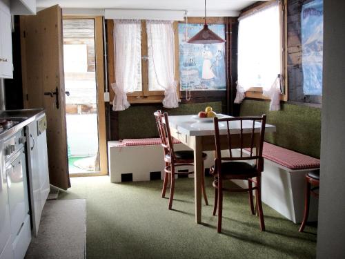 廚房, Casa Cadruvi, Ferienhaus in Obersaxen, 150 Quadratmeter in 奧伯薩克森梅爾賀夫