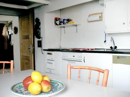 廚房, Casa Cadruvi, Ferienhaus in Obersaxen, 150 Quadratmeter in 奧伯薩克森梅爾賀夫