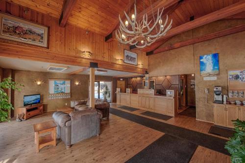 Előcsarnok, Brandin' Iron Inn in West Yellowstone városközpont