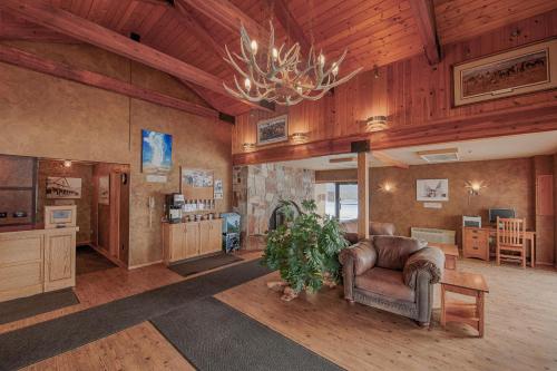 Előcsarnok, Brandin' Iron Inn in West Yellowstone városközpont