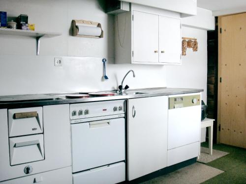 廚房, Casa Cadruvi, Ferienhaus in Obersaxen, 150 Quadratmeter in 奧伯薩克森梅爾賀夫