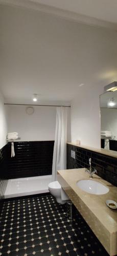 Two-Bedroom Apartment with Terrace image 2