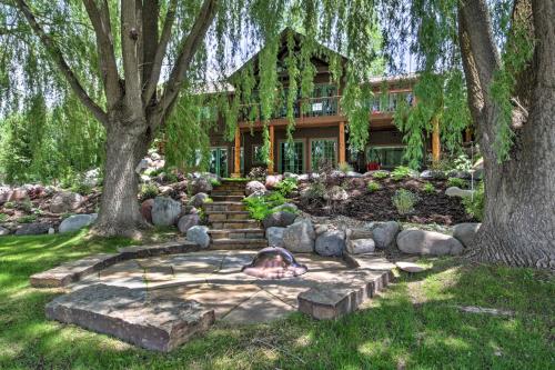 Rivers Edge Mtn Home Private Hot Tub and Views