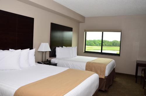 Qube Hotel - Polk City Ideally located in the prime touristic area of Ankeny, Boulders Inn & Suites - Polk City promises a relaxing and wonderful visit. Featuring a complete list of amenities, guests will find their stay at