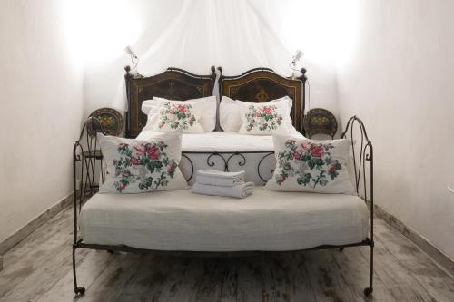 1 king bed, 1 twin bed