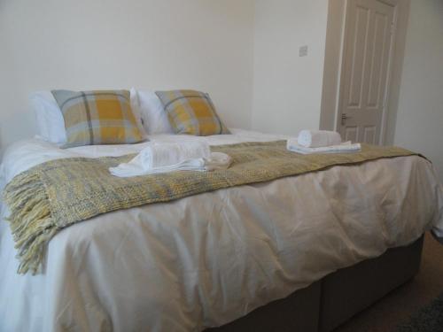 Homely and well appointed Priory Apartment by Cliftonvalley Apartments