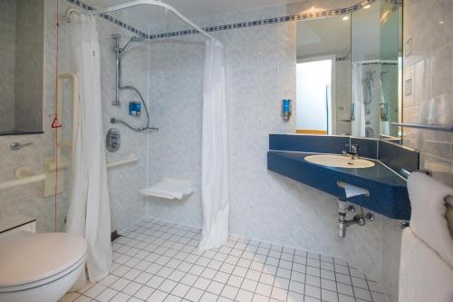 Holiday Inn Express Manchester - Salford Quays an IHG Hotel - image 2
