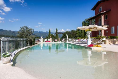 VILLA TURRI - Luxury Country & Padel Resort in Camporgiano