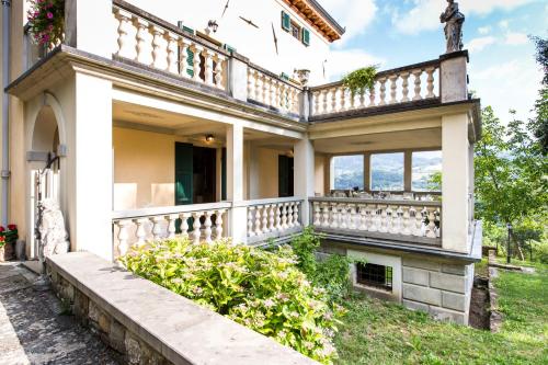 Erkély/terasz, VILLA TURRI - Luxury Country & Padel Resort in Camporgiano