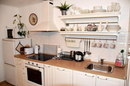 Konyha, Studio Boroví (Studio Borovi) in Srbsko