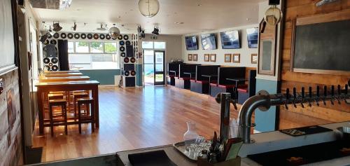 Hotel Motueka - Some weekends may have loud Live Music playing in Motueka