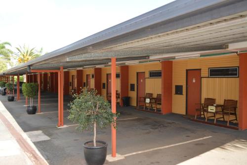 ทัศนียภาพ, โมเทล โอเอซิส (Motel Oasis) in คินการอย