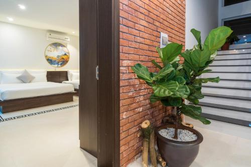 Family Room image 9