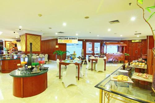 Restaurant, Grand Arkenso Parkview Simpang Lima in Semarang