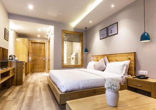 1 king bed, 1 sofa bed