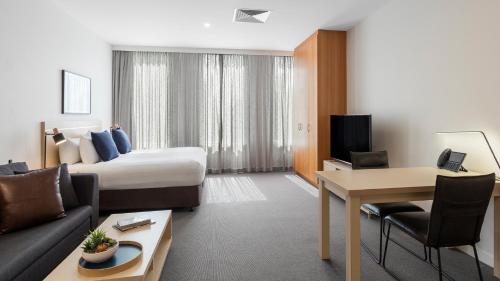 Studio Apartment image 2