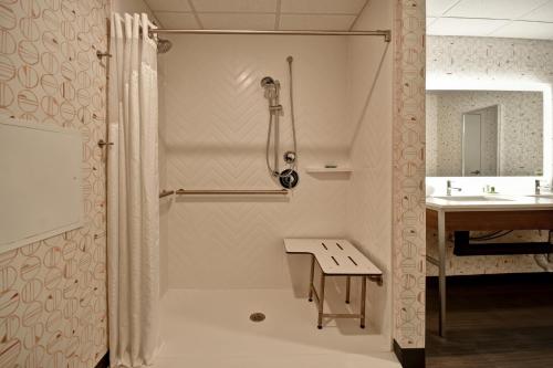 Holiday Inn - Lancaster an IHG Hotel - image 4