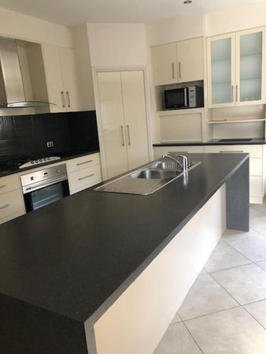 Central executive 3br townhouse 50m to dean street