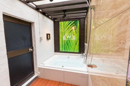 room detail thumbnail 2