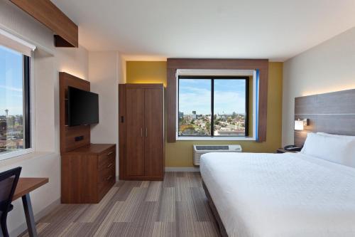 Holiday Inn Express Los Angeles LAX Airport, an IHG Hotel - image 6