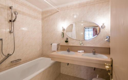 room detail thumbnail 2