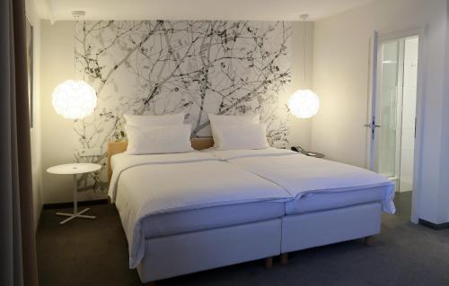 Quiet Double Room image 7