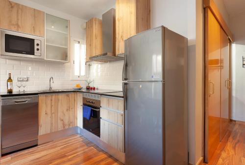 Sunny Penthouse in Sagrada Familia - image 3