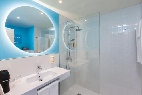 Standard Double Room  image 2