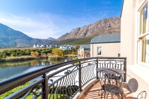 L'ermitage - Franschhoek Chateau & Villas Room Type - Suite - Lake View