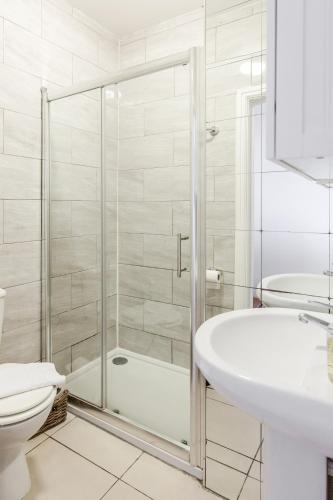 WelcomeStay Clapham Junction 2 Bedroom Apartment - image 7