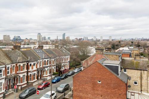 WelcomeStay Clapham Junction 2 Bedroom Apartment - image 9
