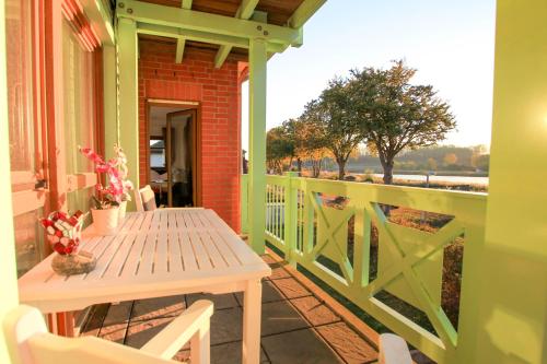 Kleines Apartment mit traumhaftem Seeblick, Ferienpark Seedorf Zeesenhaus Nr 4