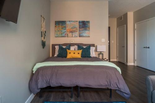 Frontdesk FLUX Apts Downtown Des Moines - image 2