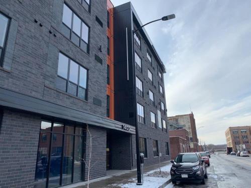 Frontdesk FLUX Apts Downtown Des Moines - image 10