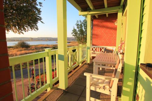 Kleines Apartment mit traumhaftem Seeblick, Ferienpark Seedorf Zeesenhaus Nr 4 368m von Neuensien entfernt