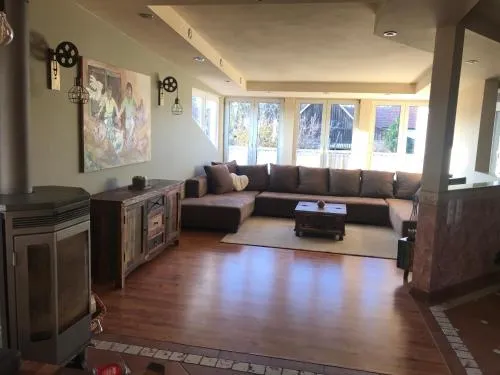 Helle, offene Dachgeschosswohnung mit Terrasse in Oberloisdorf, Österreich