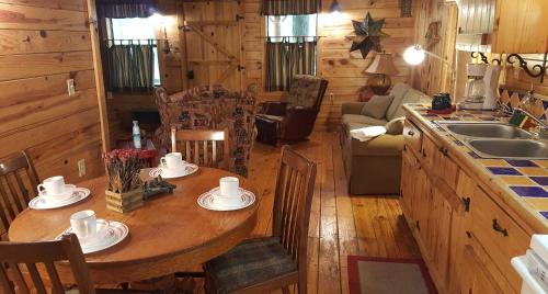 Beavers's Hideaway cabin