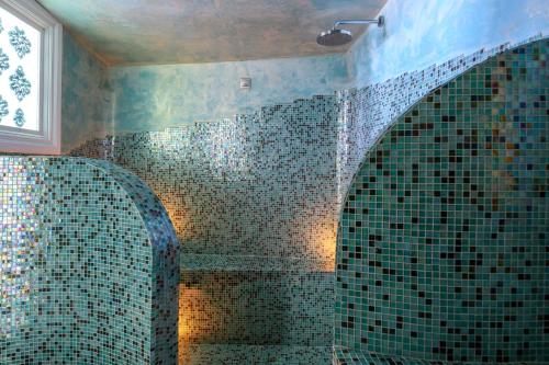 Above Blue Suites - image 7